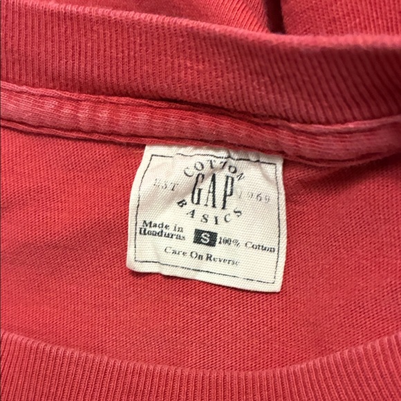 GAP Men's Short Sleeve Red Tee- Size Small - Picture 2 of 5